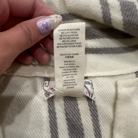 Free People Striped Poncho Wrap Cape Fringe Hem One Sz Cream Gray Boho Festival - Picture 6 of 9